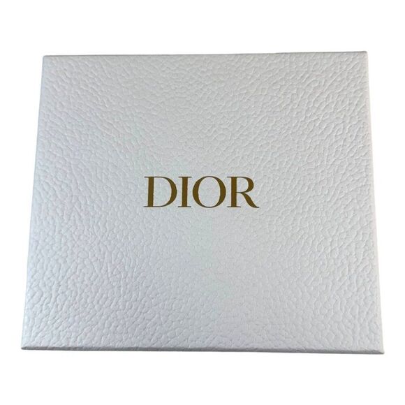 Dior Logo Embossed White Gift Box 7” X 6.25” X 3.5” Textured Lid Jewelry Wallet - Picture 2 of 10